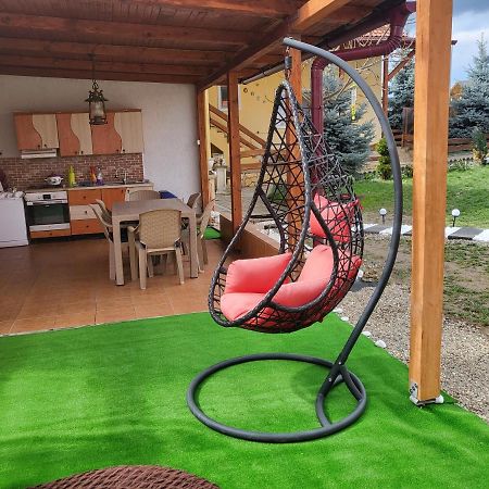 Vila Ana Cu Terasa Gratar Si Jacuzzi Villa Máréfalva Kültér fotó