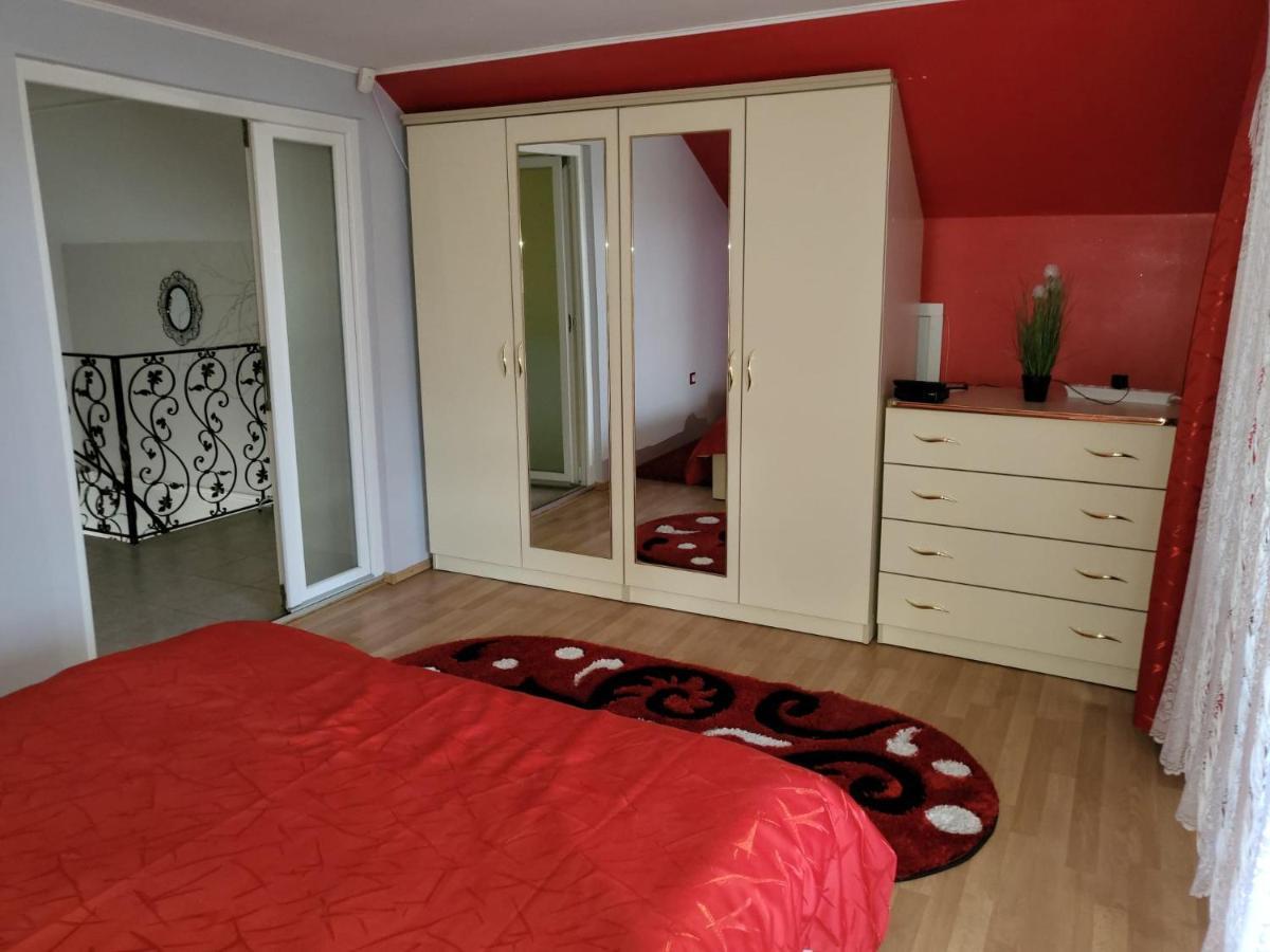 Vila Ana Cu Terasa Gratar Si Jacuzzi Villa Máréfalva Kültér fotó