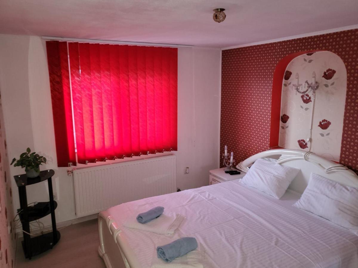 Vila Ana Cu Terasa Gratar Si Jacuzzi Villa Máréfalva Kültér fotó
