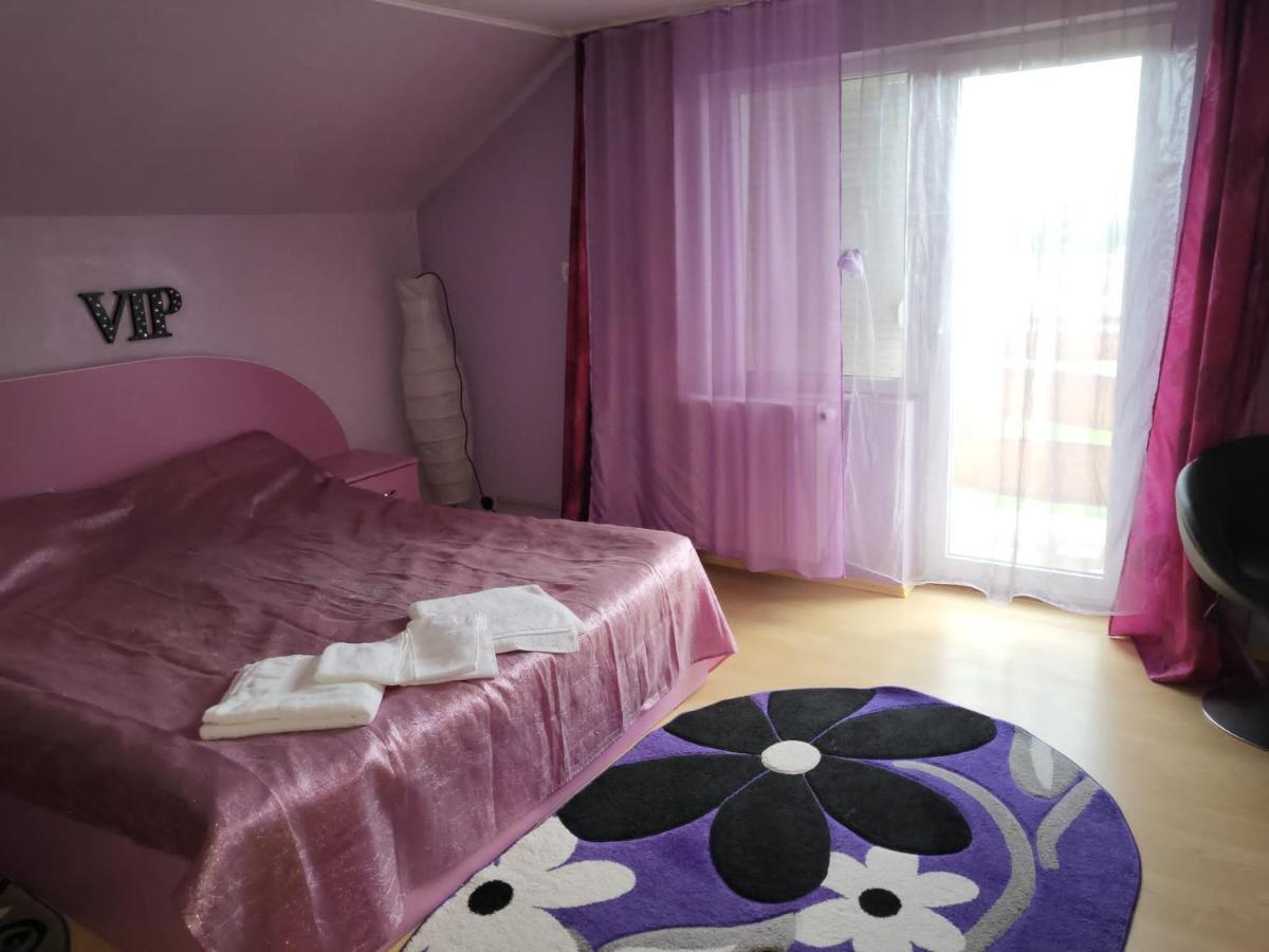 Vila Ana Cu Terasa Gratar Si Jacuzzi Villa Máréfalva Kültér fotó