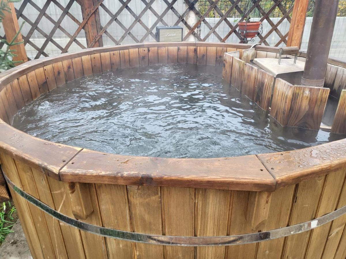 Vila Ana Cu Terasa Gratar Si Jacuzzi Villa Máréfalva Kültér fotó