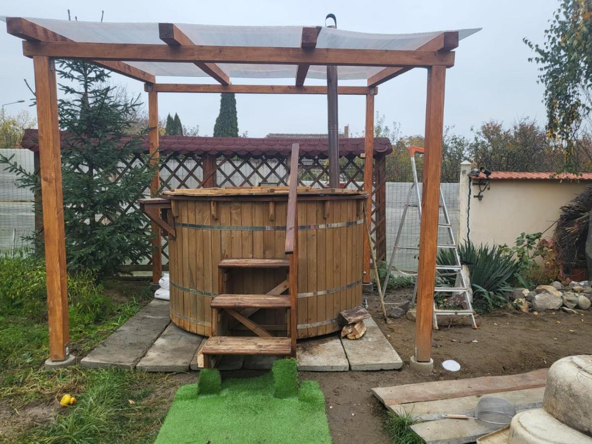 Vila Ana Cu Terasa Gratar Si Jacuzzi Villa Máréfalva Kültér fotó