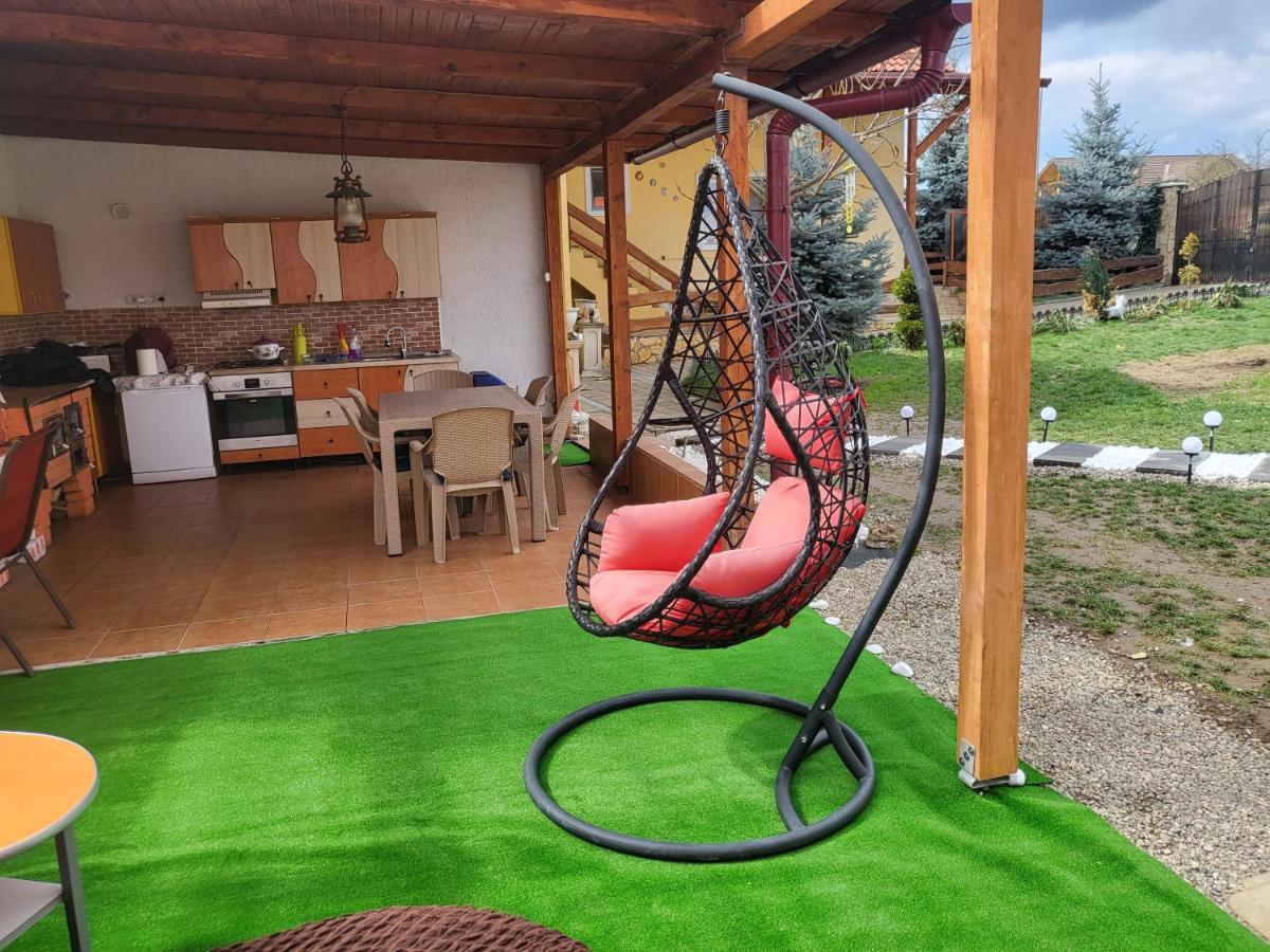 Vila Ana Cu Terasa Gratar Si Jacuzzi Villa Máréfalva Kültér fotó