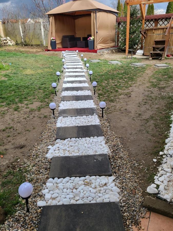 Vila Ana Cu Terasa Gratar Si Jacuzzi Villa Máréfalva Kültér fotó