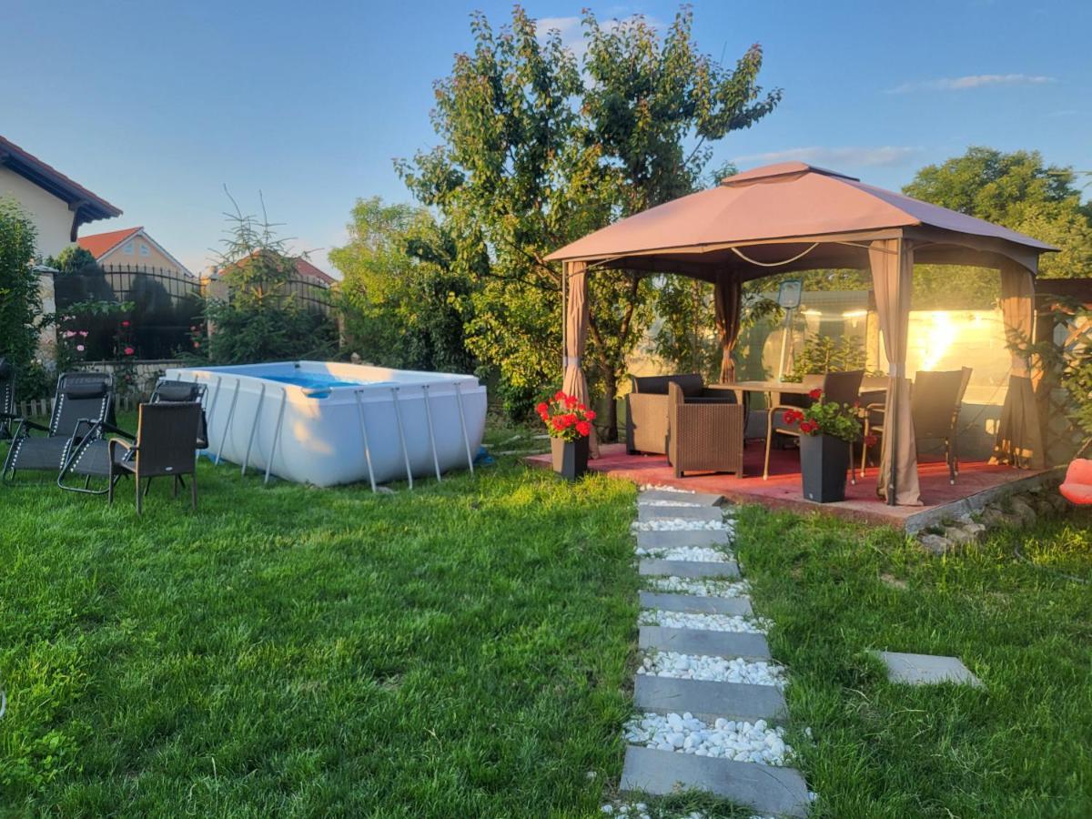 Vila Ana Cu Terasa Gratar Si Jacuzzi Villa Máréfalva Kültér fotó